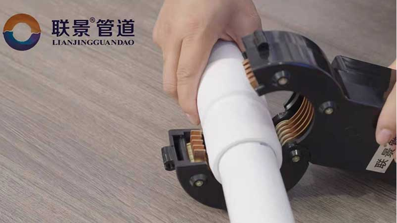 联景原厂生产保障,PSP钢塑复合压力管管件90°同径弯头(图2) 联景管道焊接.png